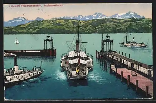 AK Friedrichshafen, Hafenausfahrt mit Dampfer König Wilhelm