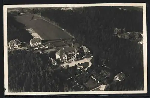 AK Königsfeld /Schwarzwald, Kindersanatorium Luisenruhe vom Flugzeug aus gesehen