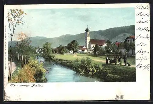 AK Oberammergau, Ammerpartie mit Blick auf Kirche