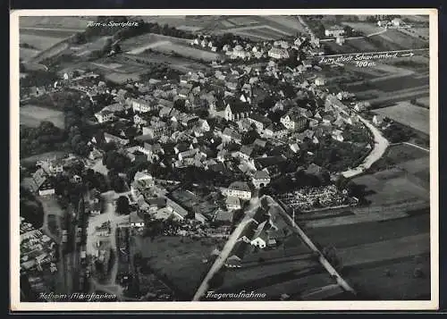 AK Hofheim /Ufr., Totalansicht mit Turn- und Sportplatz, Fliegeraufnahme