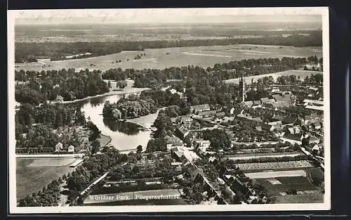 AK Wörlitz, Wörlitzer Park mit Kirchturm und Landschaft, Fliegeraufnahme