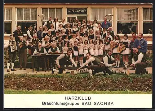 AK Bad Sachsa, Harzklub, Brauchtumsgruppe vor dem Haus des Gastes