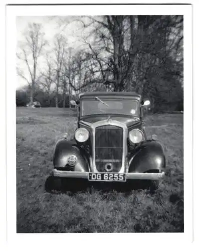 Fotografie Auto, schwarzer PKW mit Kfz-Kennzeichen DG 6255