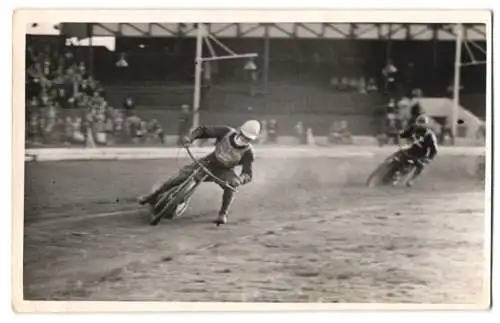 Fotografie Motorrad-Rennen Speedway, Rennfahrer in der Kurve