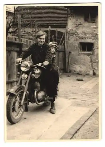 Fotografie Curt Ritter, Belgern, Motorrad Jawa 350ccm