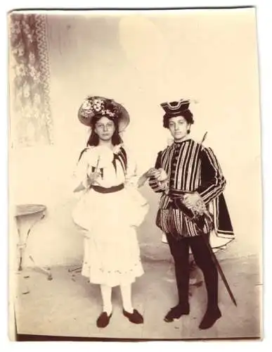 Fotografie Fasching - Karneval, junges Paar aus Elsass-Lothringen trägt Kostüm - Verkleidung