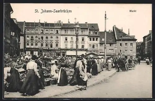 AK St. Johann-Saarbrücken, Marktbetrieb, Ortspartie mit Restaurant zum Römer