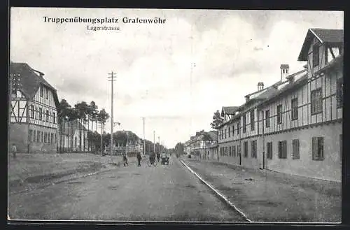AK Grafenwöhr, Lagerstrasse auf dem Truppenübungsplatz