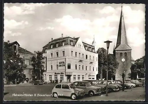 AK Neheim-Hüsten /Sauerland, Markt mit Hotel Union und Kirche