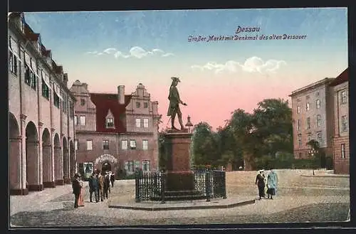 AK Dessau, Grosser Markt mit Denkmal des alten Dessauer, Häuserfassaden