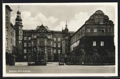 AK Dessau, Schloss mit Hof