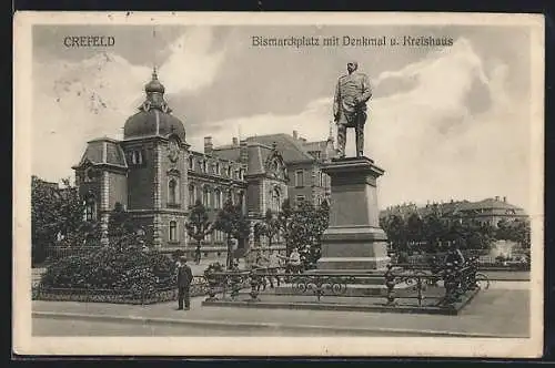 AK Krefeld, Bismarckplatz mit Denkmal u. Kreishaus