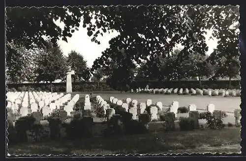 AK Edewecht, Soldatenfriedhof mit Denkmal