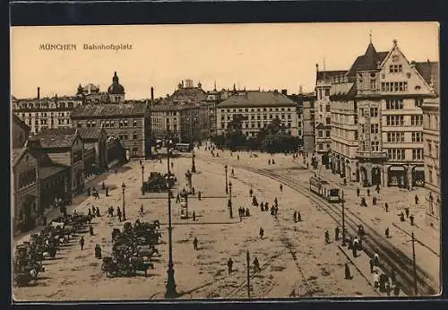 AK München, Bahnhofsplatz aus der Vogelschau mit Strassenbahn