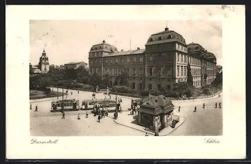 AK Darmstadt, Schloss mit Strassenbahn aus der Vogelschau