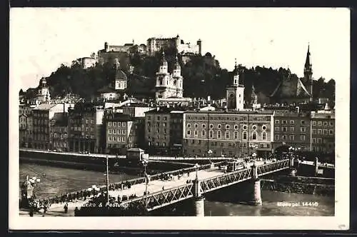 AK Salzburg, Staatsbrücke mit Strassenbahn & Festung