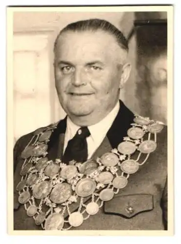 Fotografie Portrait Schützenkönig mit Schützenkette