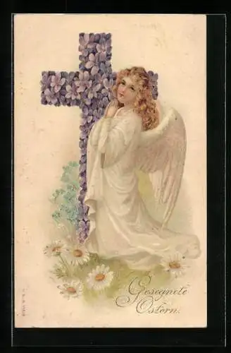 Präge-AK Osterengel in weissem Kleid kniet vor einem Kreuz aus Veilchen