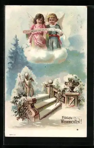 Präge-AK Weihnachtsengel über einer Treppe halten ein Banner mit der Aufschrift Ehre sei Gott in der Höhe