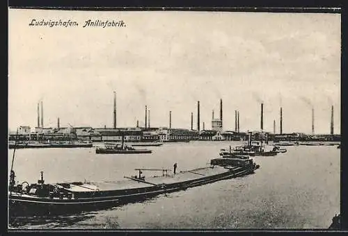 AK Ludwigshafen / Rhein, Anilinfabrik mit Schiffen auf dem Rhein