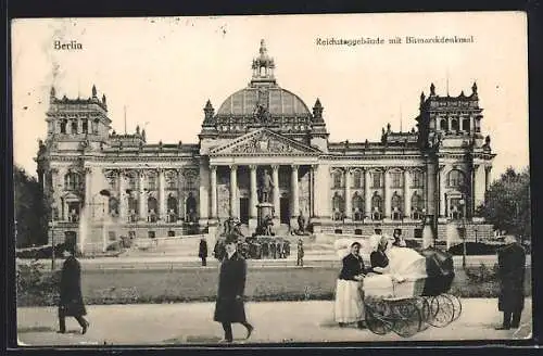 AK Berlin, Reichstagsbäude mit Bismarckdenkmal