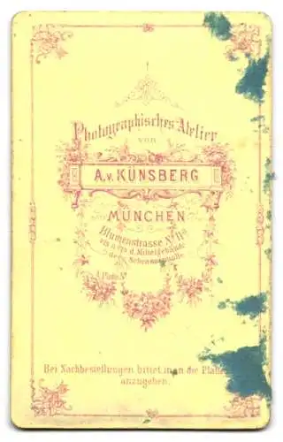 Fotografie A. v. Künsberg, München, Blumenstrasse 11a, Zwei Damen in karierten Kleidern