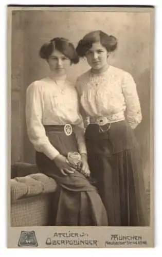 Fotografie Atelier Oberpollinger, München, Neuhauserstr. 44, Zwei junge Damen in weissen Blusen