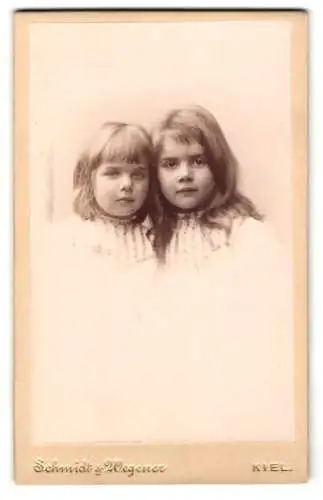 Fotografie Schmidt & Wegener, Kiel, zwei kleine Mädchen Mia und Lore Sonntag, 1890