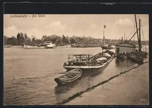 AK Ludwigshafen / Rhein, Boote am Rhein