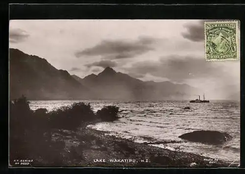 AK Lake Wakatipu, Panorama mit Dampfer