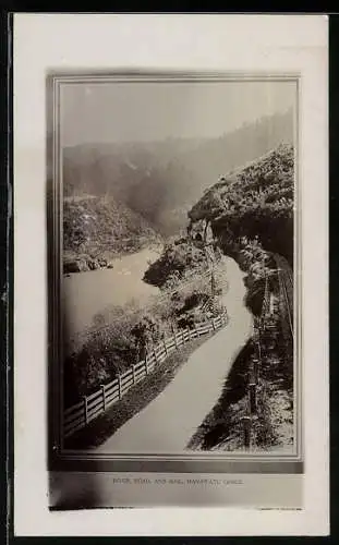 AK Manawatu Gorge, River, Road an Rail