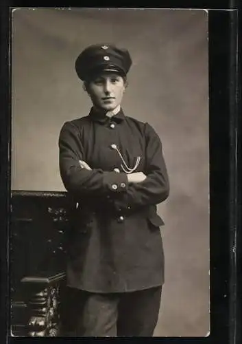 Foto-AK Eisenbahn-Schaffnerin in Dienstkleidung