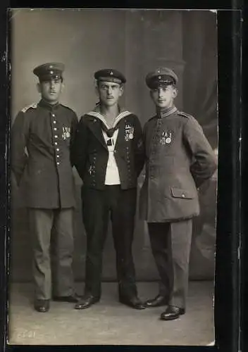 Foto-AK Matrose mit Mützenband Kaiserliche Marine, Soldaten in Uniform