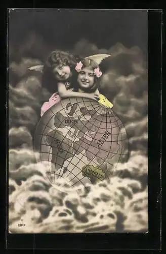 AK Zwei Mädchen mit einem Globus, Fotomontage
