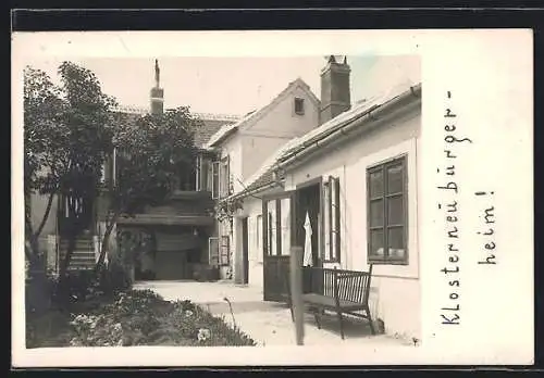 Foto-AK Klosterneuburg, Innenhof des Klosterneuburgerheims