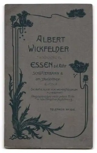 Fotografie Albert Wickfelder, Essen a. d. Ruhr, Schützenbahn 4, Bürgerliche in hochgeschlossenem Kleid mit Halskette