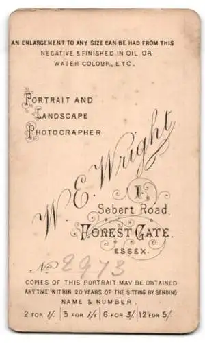 Fotografie W. E. Wright, Forest Gate, 1 Serbert Road, Jugendlicher in Anzug und Krawatte