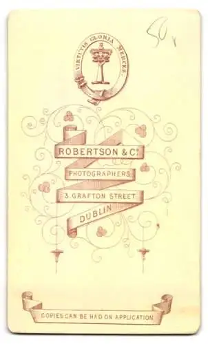 Fotografie Robertson & Co, Dublin, 3 Grafton Street, Eleganter Herr mit Schirm und Zylinder