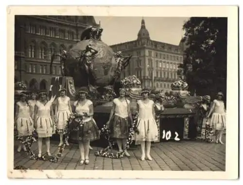 Fotografie unbekannter Fotograf, Ansicht Wien, Festumzug beim Bundessängerfest 1928