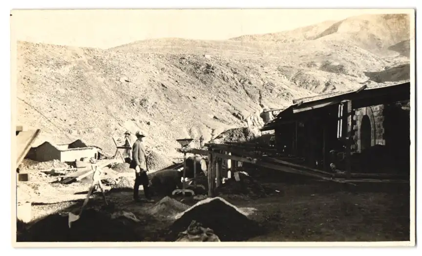 18 Fotografien unbekannter Fotograf, Ansicht Bolivien, Bergbau Mina Alantana, Bergleute bei der Arbeit im Bergwerk 14