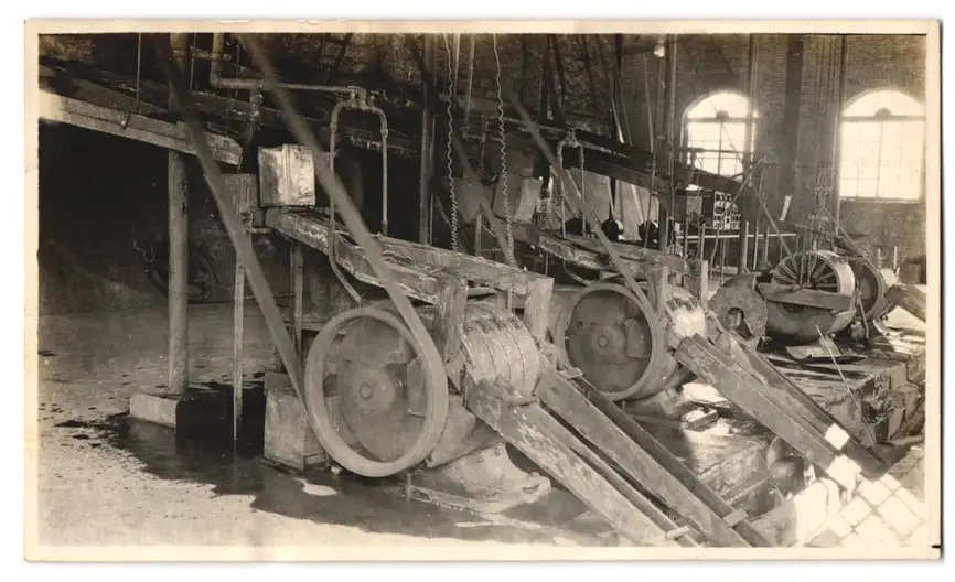 18 Fotografien unbekannter Fotograf, Ansicht Bolivien, Bergbau Mina Alantana, Bergleute bei der Arbeit im Bergwerk 6