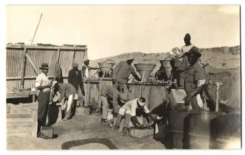 20 Fotografien unbekannter Fotograf, Ansicht Namibia, Elisabethbucht, Diamantenmine, Bergwerk, Bergbau, Bergleute