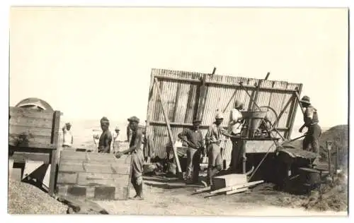 20 Fotografien unbekannter Fotograf, Ansicht Namibia, Elisabethbucht, Diamantenmine, Bergwerk, Bergbau, Bergleute