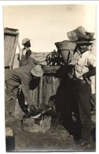 20 Fotografien unbekannter Fotograf, Ansicht Namibia, Elisabethbucht, Diamantenmine, Bergwerk, Bergbau, Bergleute