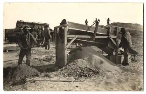 20 Fotografien unbekannter Fotograf, Ansicht Namibia, Elisabethbucht, Diamantenmine, Bergwerk, Bergbau, Bergleute