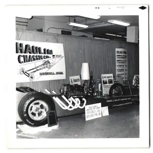 4 Fotografien Gerry Picard, Merrimac / Mass., Messestand Haulin Chassis Co., Dragster - Rennwagen Miller Racin Team