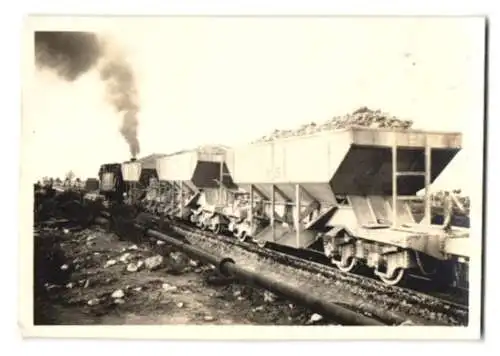 3 Fotografien unbekannter Fotograf, Ansicht Johannesburg, Goldmine, Bergwerk, Bergbauanlagen, Erz Eisenbahn