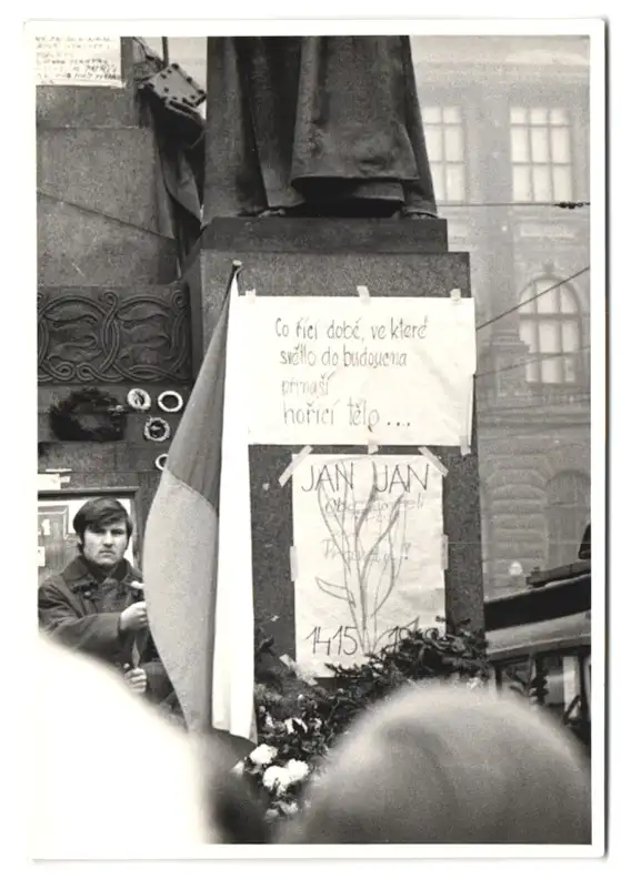 10 Fotografien unbekannter Fotograf, Ansicht Prag, Praha, Prager Frühling - Prazské jaro, Demonstrationen, Demonstranten 0