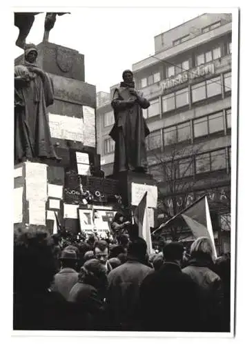 10 Fotografien unbekannter Fotograf, Ansicht Prag, Praha, Prager Frühling - Prazské jaro, Demonstrationen, Demonstranten