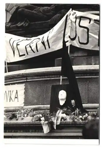 10 Fotografien unbekannter Fotograf, Ansicht Prag, Praha, Prager Frühling - Prazské jaro, Demonstrationen, Demonstranten